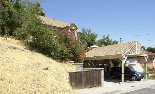 127 Warren St in Martinez, CA - Foto de edificio - Building Photo