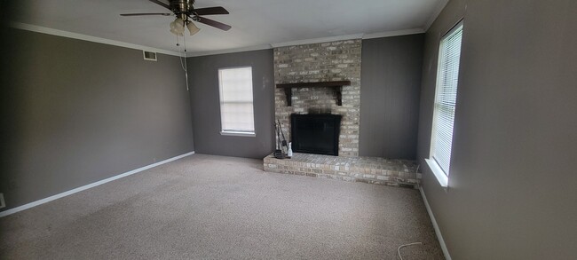 2792 Rolling Green Pl, Unit 3 bed, 2 ba, ranch $2100 in Macungie, PA - Building Photo - Building Photo