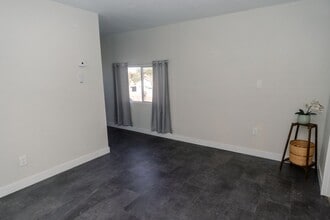 1222 E Roosevelt St in Phoenix, AZ - Foto de edificio - Building Photo