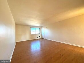 819 Creek Rd in Bellmawr, NJ - Building Photo - Building Photo