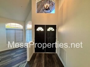 14226 Remington Ct in Fontana, CA - Building Photo - Building Photo