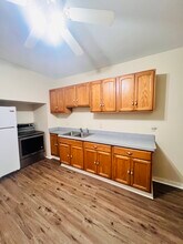 32 Washington St, Unit 1 in Bristol, CT - Foto de edificio - Building Photo