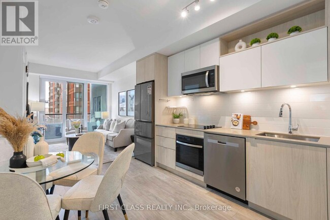 70-370 Princess St in Toronto, ON - Building Photo - Building Photo