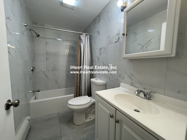 338 K St, Unit 1 in Boston, MA - Building Photo - Building Photo