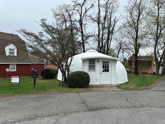 3313 Old Forest Rd in Lynchburg, VA - Foto de edificio - Building Photo