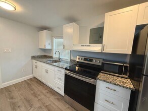 27 NW 11th Ave in Delray Beach, FL - Building Photo - Building Photo