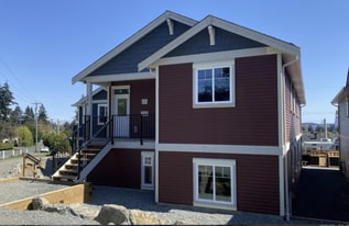 598 Hillcrest Ave in Nanaimo, BC - Building Photo