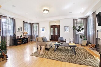 116 Woodland Ave in Winnetka, IL - Foto de edificio - Building Photo