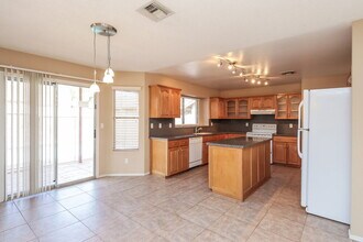 4214 E Saltsage Dr in Phoenix, AZ - Foto de edificio - Building Photo