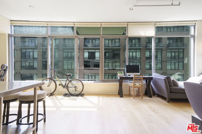 1100 S Hope St in Los Angeles, CA - Building Photo - Building Photo