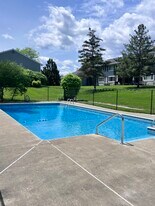 248 QUARRY HILL RD, Unit 76 in South Burlington, VT - Building Photo
