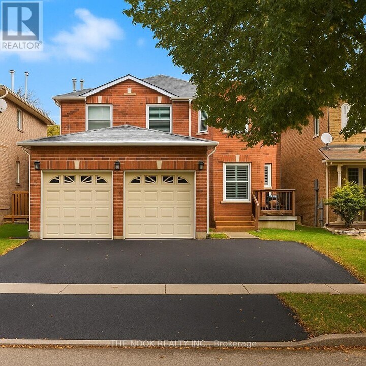 1941 Lydia Crescent in Pickering, ON - Building Photo