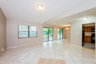 10610 La Placida Dr in Coral Springs, FL - Building Photo - Building Photo