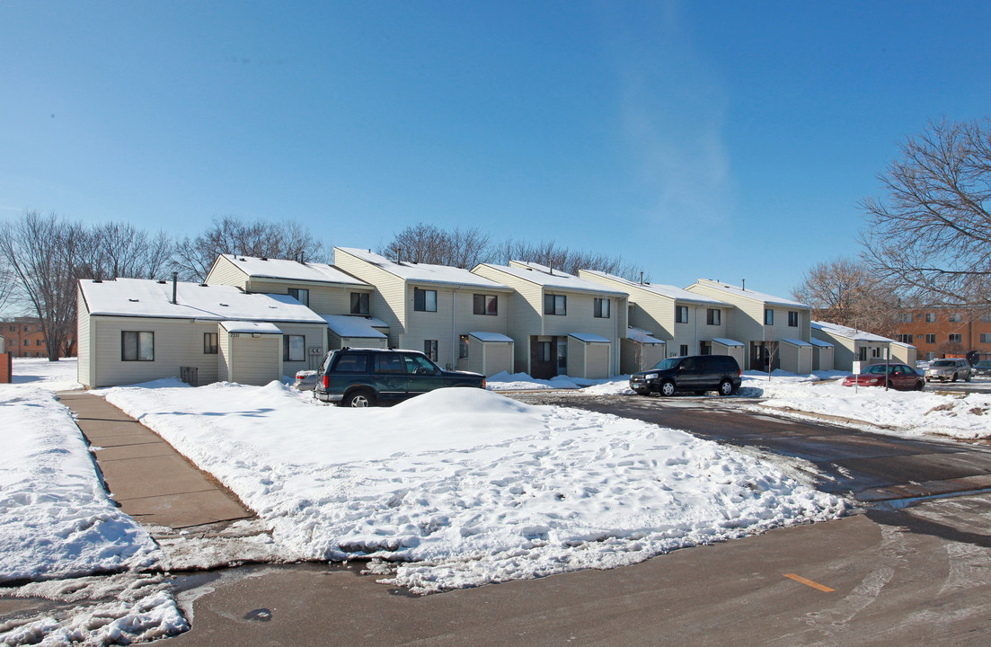 Unity Place Townhomes in Brooklyn Center, MN - Building Photo