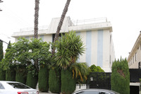 418 S Palm Dr in Beverly Hills, CA - Foto de edificio - Building Photo