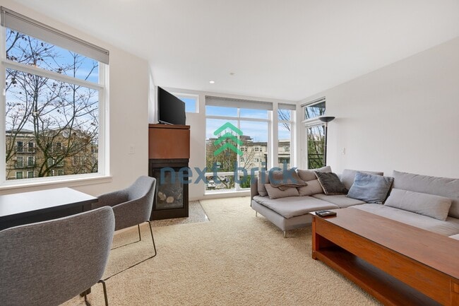 211 Kirkland Ave in Kirkland, WA - Building Photo - Building Photo