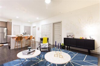 1102 S Lamar Blvd in Austin, TX - Building Photo - Building Photo