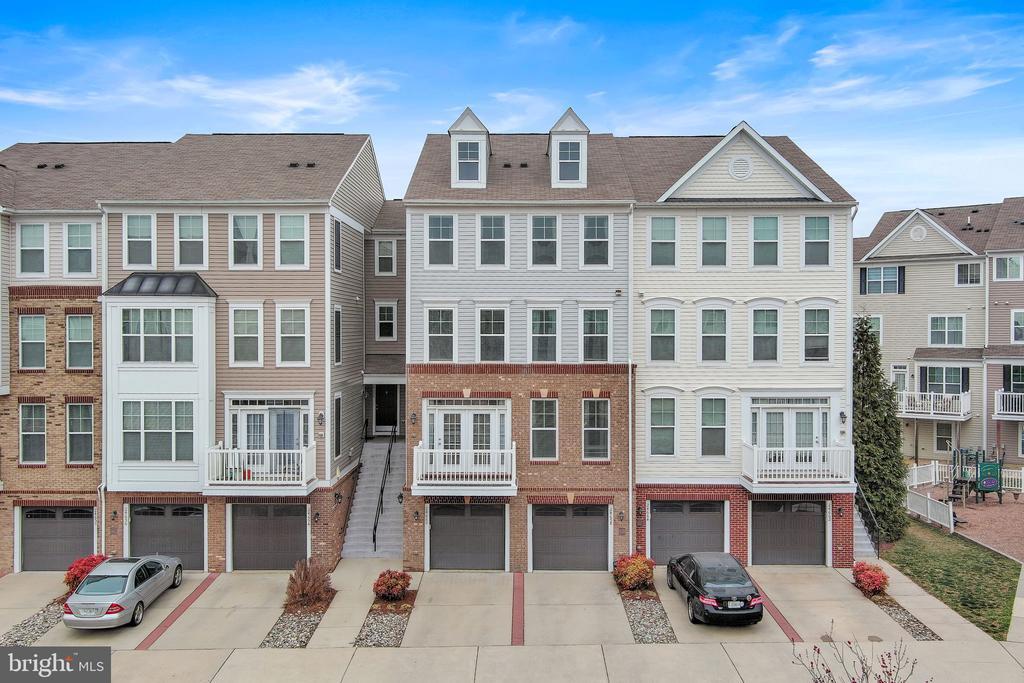 24660 Caribou Square in Aldie, VA - Building Photo
