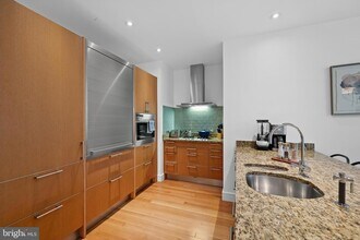 3303 Water St NW, Unit 3C in Washington, DC - Building Photo - Building Photo