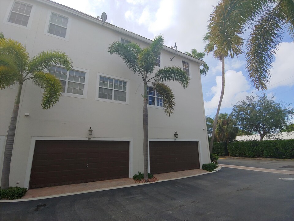 138 Ocean Cay Way in Hypoluxo, FL - Building Photo