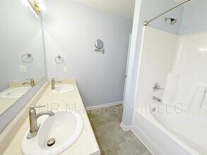 223 Woodland Dr in Raeford, NC - Building Photo - Building Photo