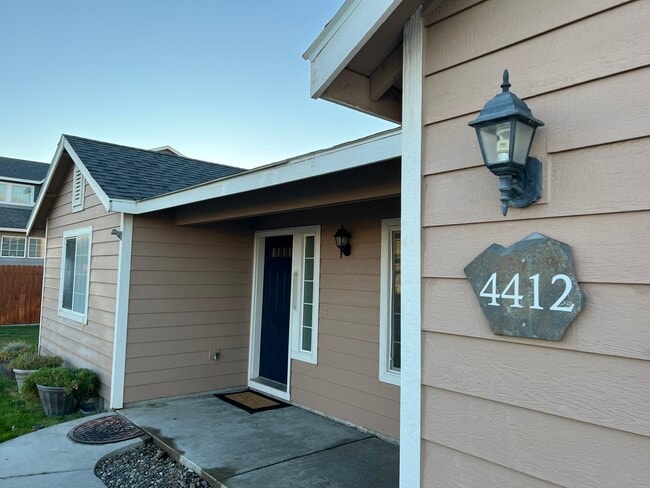 4412 Valencia Dr in Pasco, WA - Foto de edificio - Building Photo