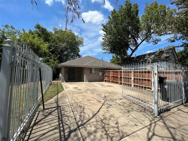 915 Pinckney St in Houston, TX - Foto de edificio - Building Photo