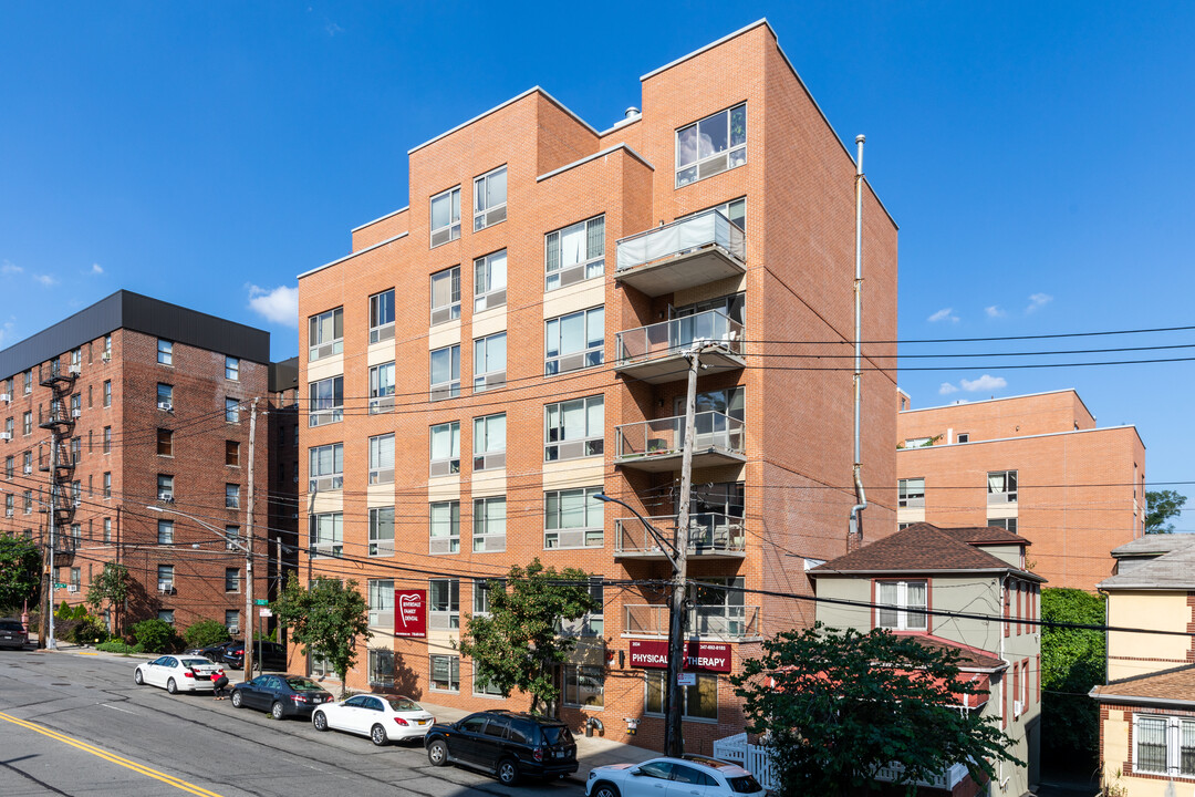 Latitude Riverdale in Bronx, NY - Foto de edificio