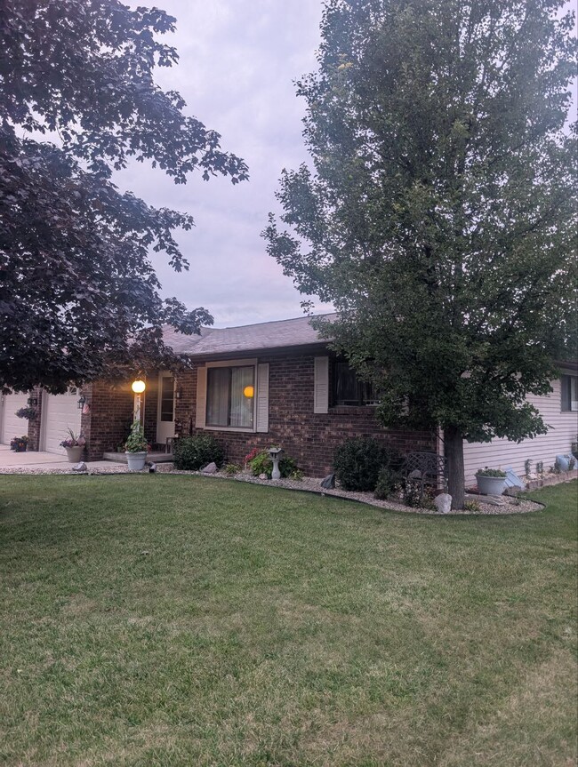 6240 Weiss St in Saginaw, MI - Building Photo - Building Photo