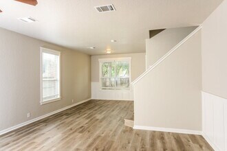 9127 Timber Ranch in San Antonio, TX - Building Photo - Building Photo