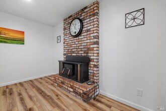 940 Baird Rd in Santa Rosa, CA - Building Photo - Building Photo