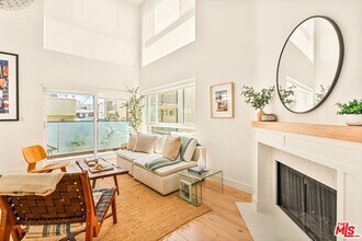 14 Reef St in Marina Del Rey, CA - Building Photo - Building Photo