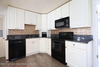 17 Commodore Ct in Barnegat Township, NJ - Building Photo - Building Photo