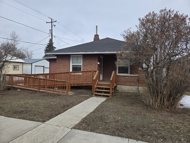 411 Opal St in Kemmerer, WY - Building Photo - Building Photo