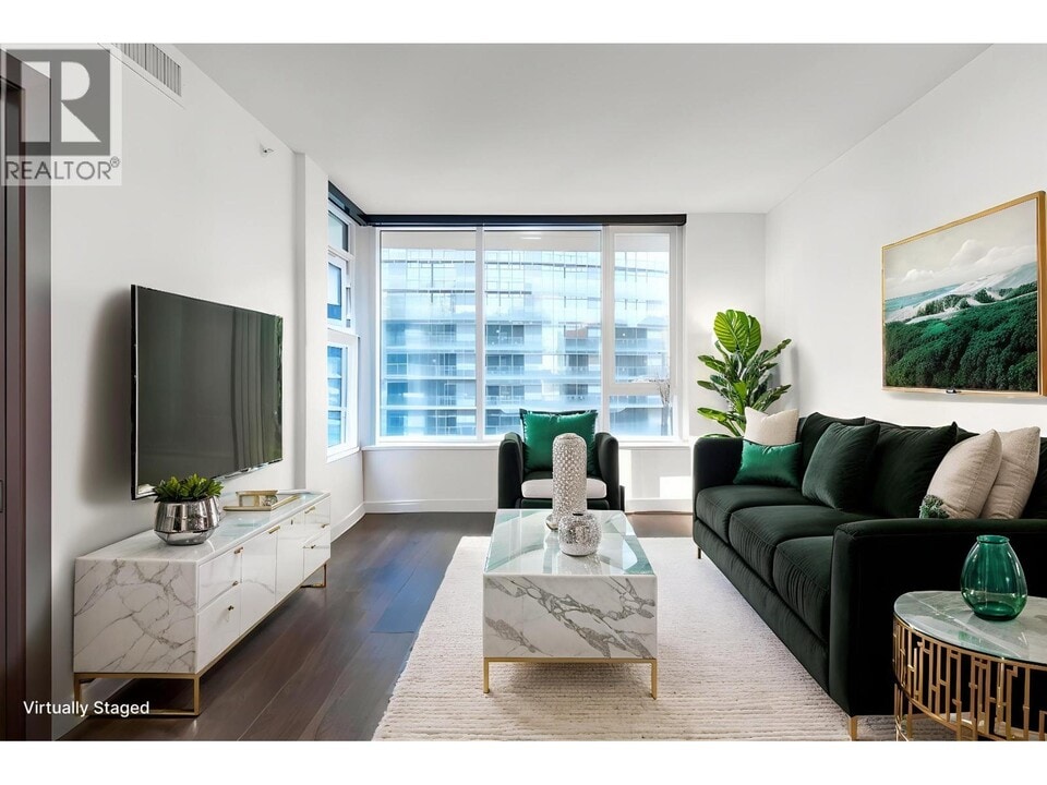 68 Smithe St in Vancouver, BC - Building Photo