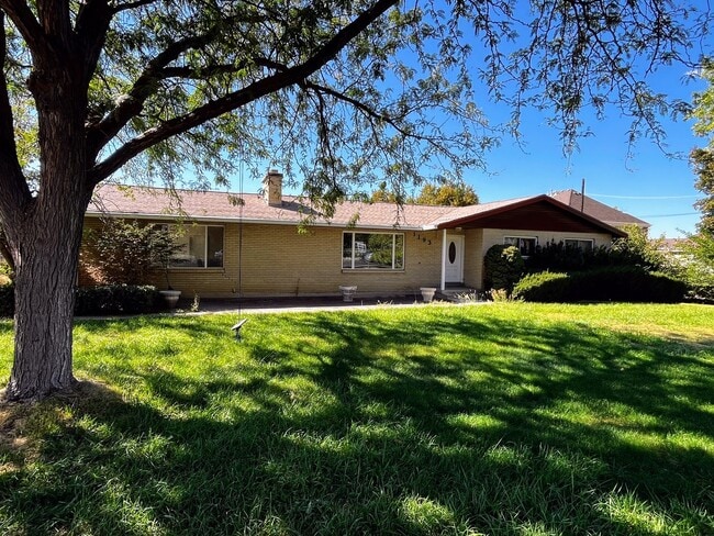 property at 1193 N Main St