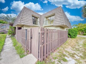 1873 N Congress Ave in West Palm Beach, FL - Building Photo