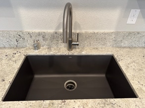 3040 Vaughn Wy, Unit 2 in Roseville, CA - Foto de edificio - Building Photo