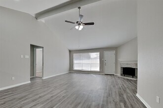 2318 Friarwood Trail in Houston, TX - Building Photo - Building Photo