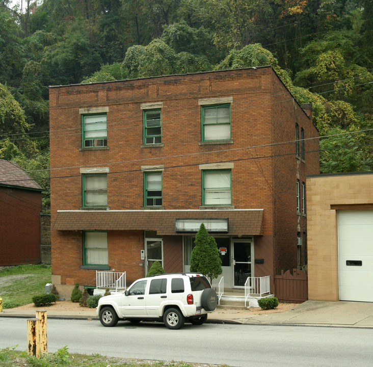 1208 Electric Ave in East Pittsburgh, PA - Foto de edificio