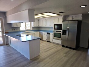 728 Collyer Dr in Redding, CA - Building Photo - Building Photo