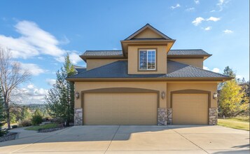 1610 E Eagle Feather Ln in Spokane, WA - Building Photo - Building Photo