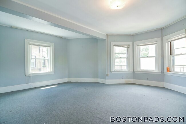 923 Beacon St in Boston, MA - Building Photo - Building Photo