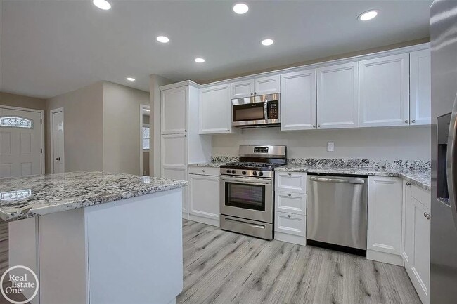 47705 Roland St in Shelby Township, MI - Building Photo - Building Photo