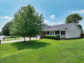 3925 Justene Ct in Clarksville, TN - Foto de edificio - Building Photo