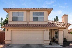 2560 N Lindsay Rd in Mesa, AZ - Building Photo