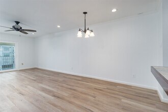 306 NASA Road 1 in Seabrook, TX - Building Photo - Building Photo