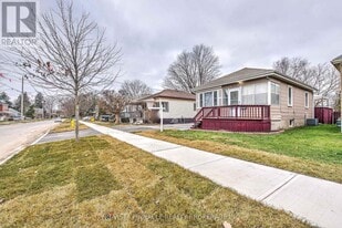 1632 Churchill Ave in London, ON - Building Photo