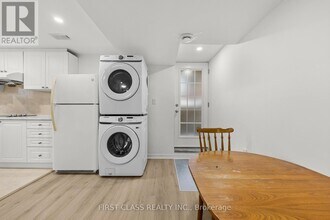 5554 Churchill Meadows Blvd in Mississauga, ON - Building Photo - Building Photo