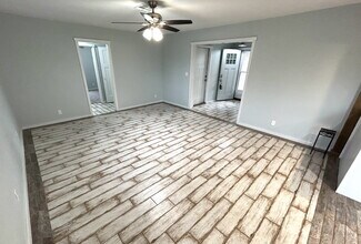 635 W Hillcrest Dr in Mustang, OK - Building Photo - Building Photo